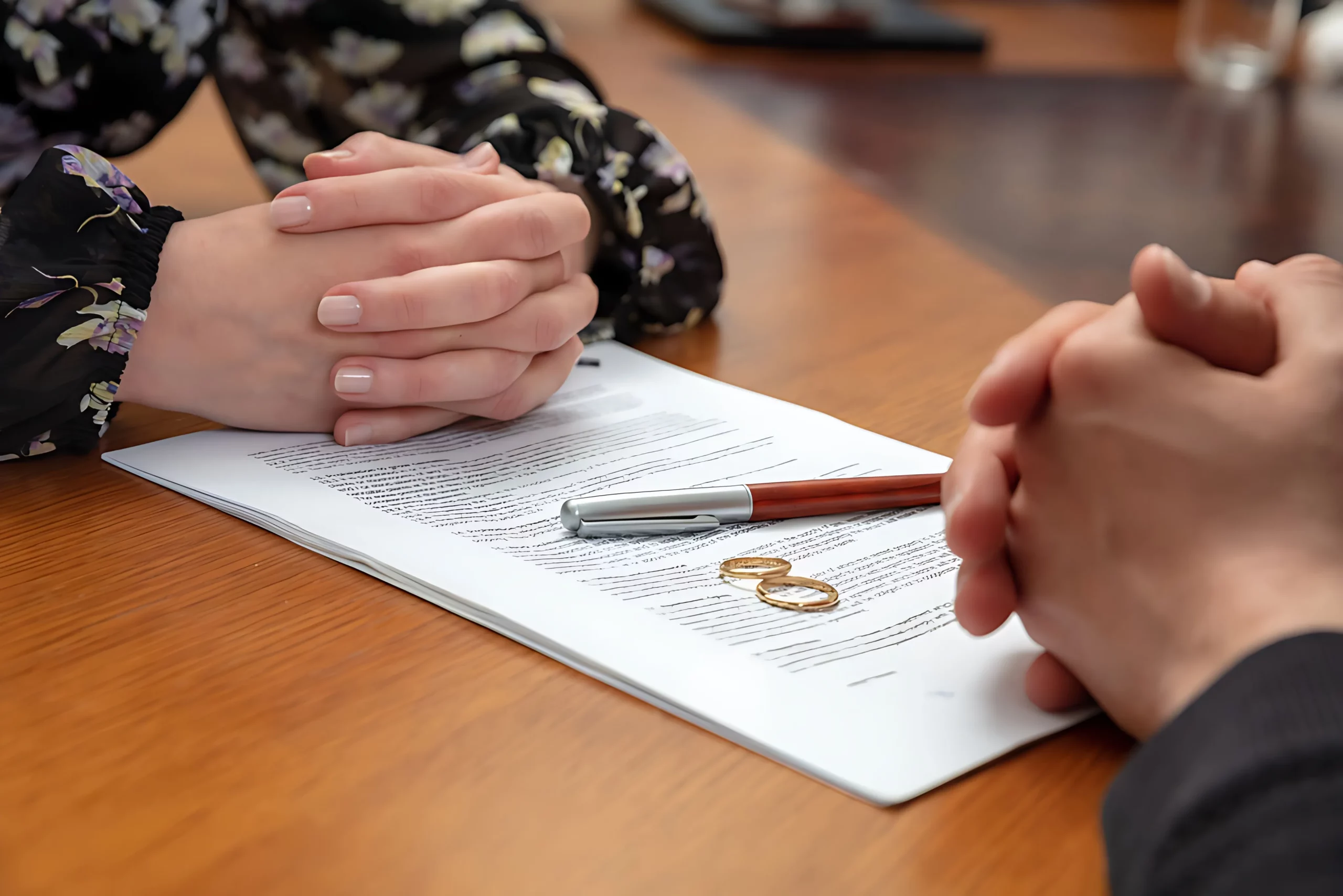 What Documents Should I Bring to a Divorce Lawyer Consultation?